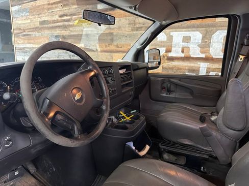 Used 2014 Chevrolet Express 2500 RWD image 7