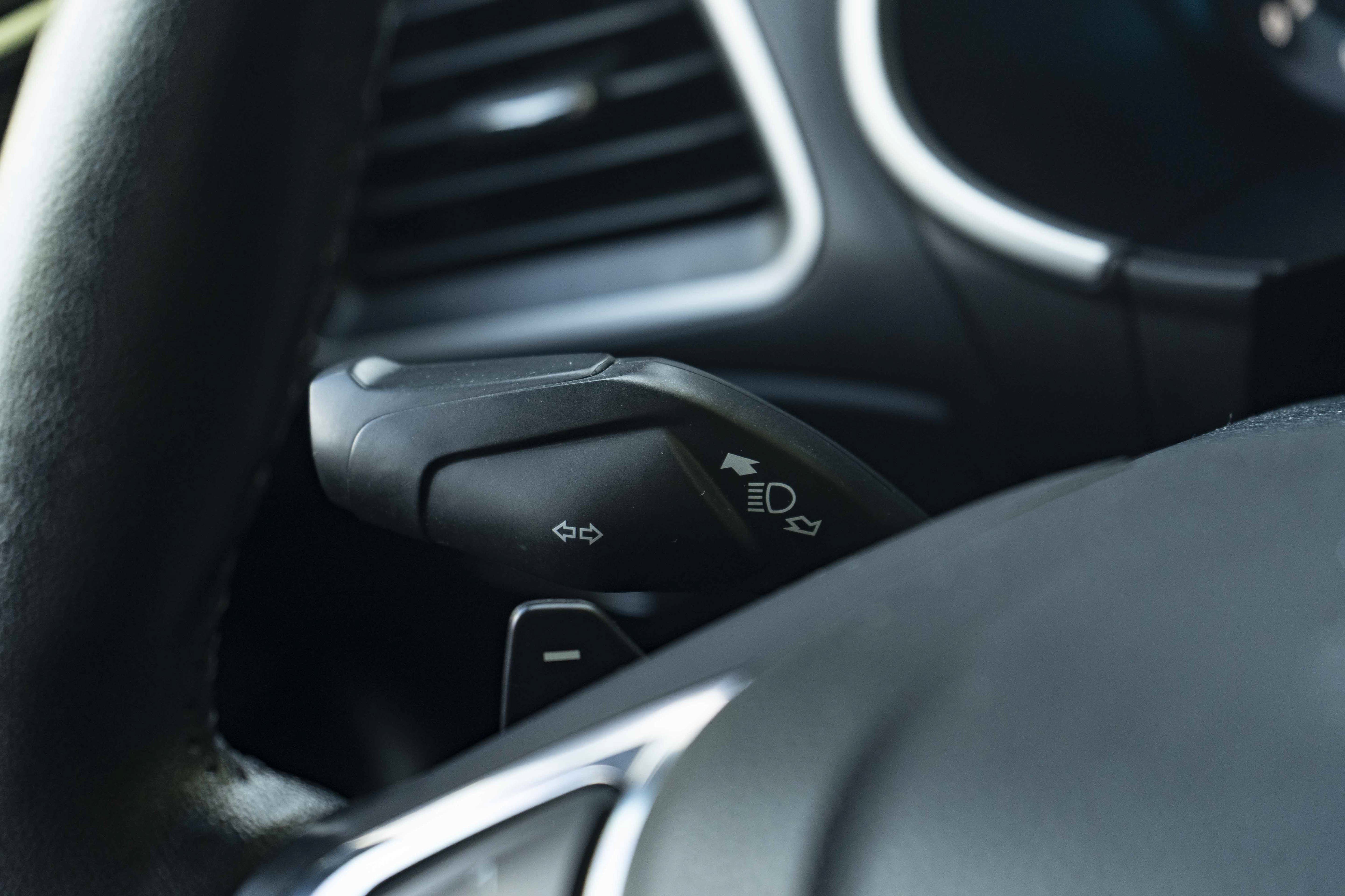 Used 2018 Ford Edge SEL FWD image 23