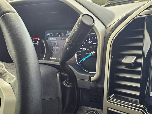 Used 2022 Ford F250 Lariat w/ Black Appearance Package image 35