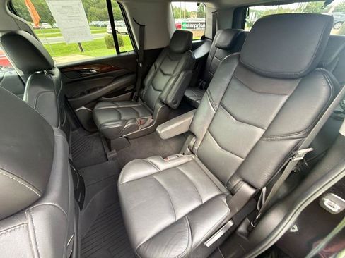 Used 2018 Cadillac Escalade Premium Luxury AWD/4WD image 27