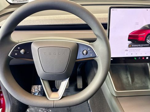 Used 2026 Tesla Model Y Long Range image 10