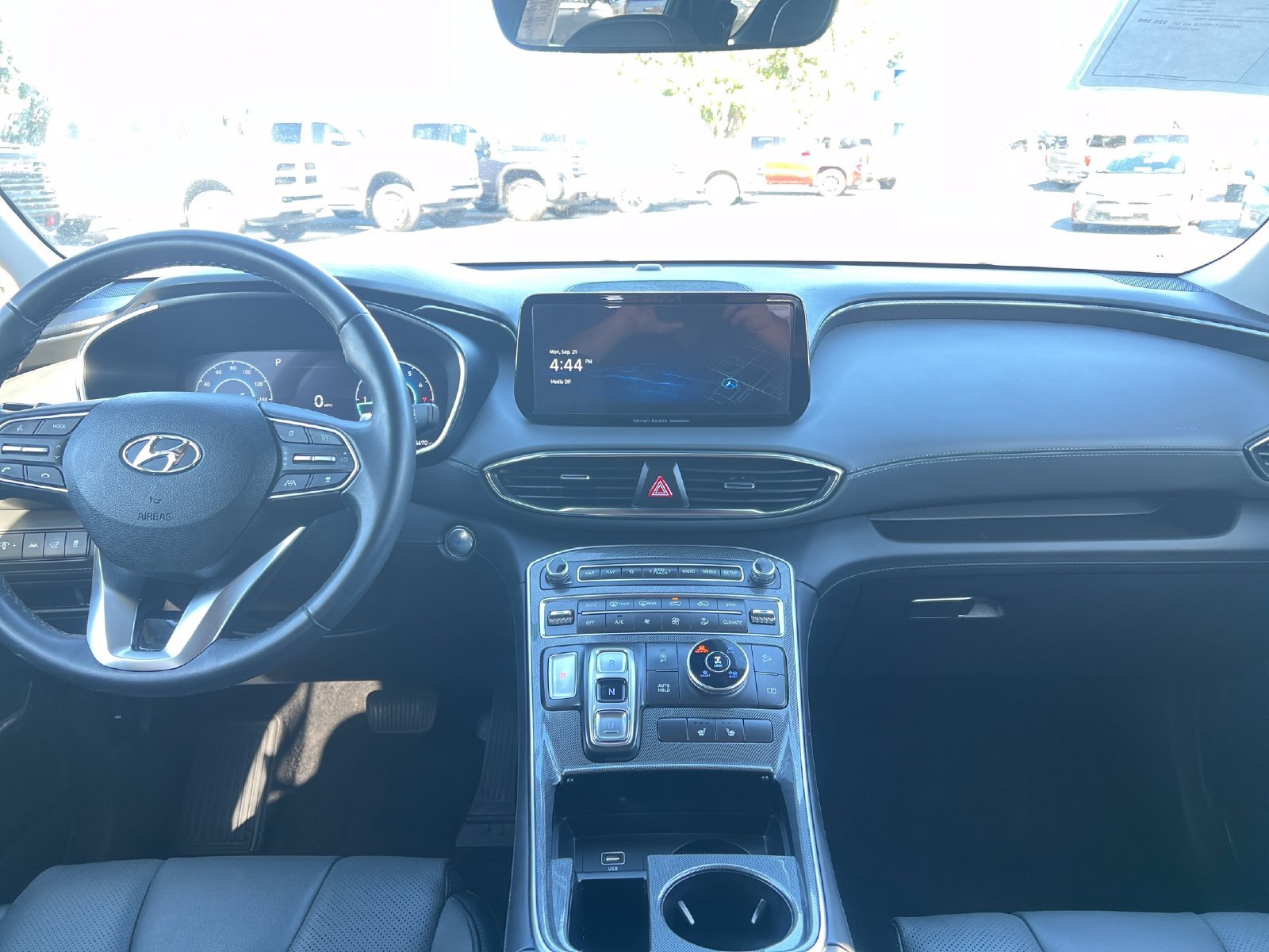 Used 2023 Hyundai Santa Fe SEL w/ Premium Package AWD/4WD image 10