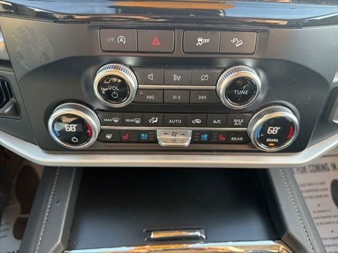 Used 2024 Ford Expedition Max XLT image 25