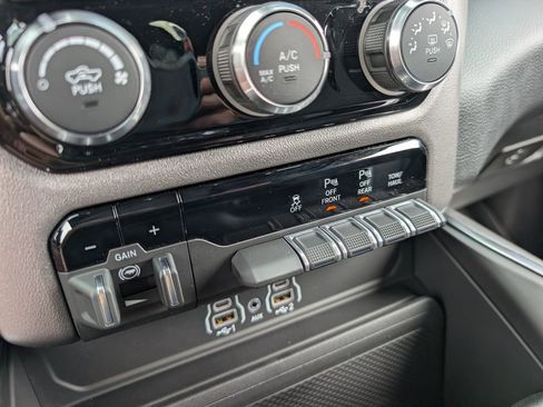 New 2026 RAM 1500 4x4 Crew Cab image 25