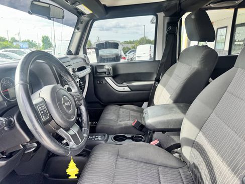 Used 2012 Jeep Wrangler Unlimited Sahara w/ Connectivity Group AWD/4WD image 15