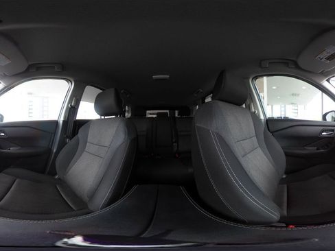 Used 2025 Nissan Rogue SV FWD image 44