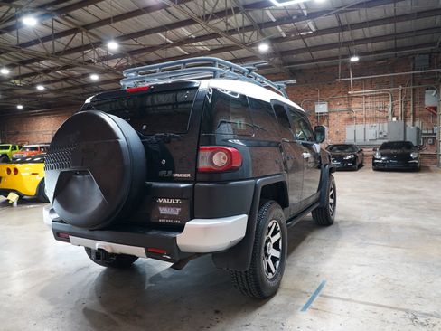 Used 2013 Toyota FJ Cruiser 4WD w/ Convenience Pkg image 14