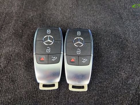 Used 2025 Mercedes-Benz GLB 250 4MATIC w/ Exclusive Package image 81
