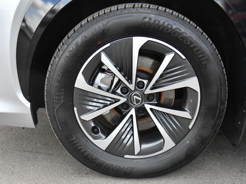 Used 2024 Lexus RZ 300e Premium image 12