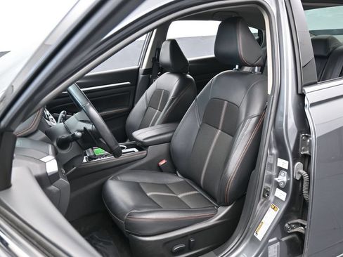 Used 2024 Nissan Altima 2.5 SR FWD image 10