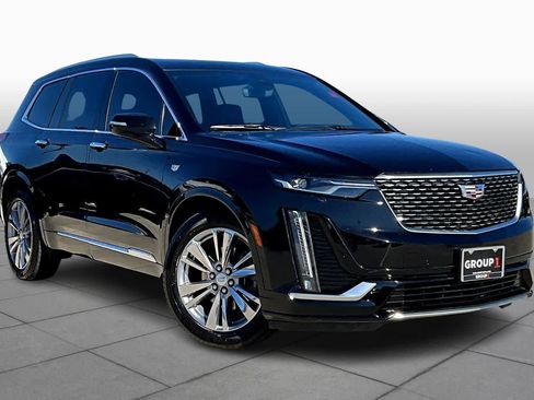 Used 2023 Cadillac XT6 Premium Luxury w/ Technology Package image 2