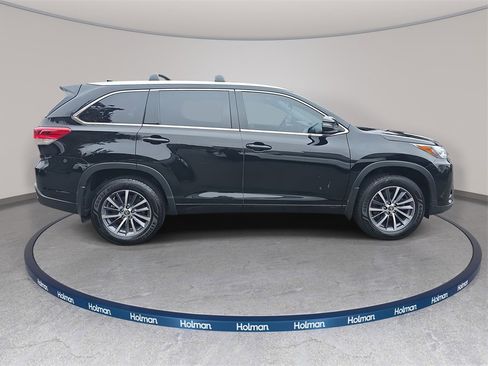 Used 2017 Toyota Highlander XLE image 5