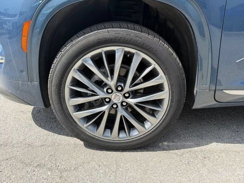Used 2025 Buick Enclave Avenir w/ Super Cruise Package FWD image 9