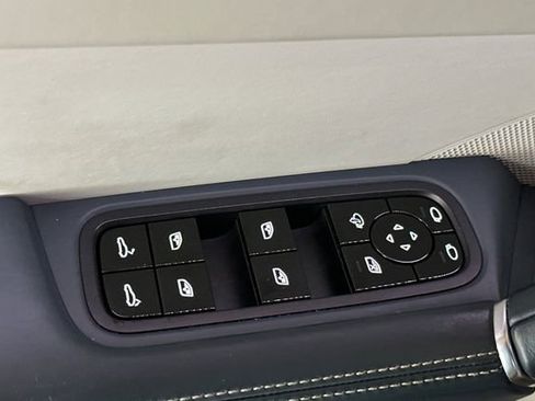 Used 2020 Porsche Cayenne S image 13