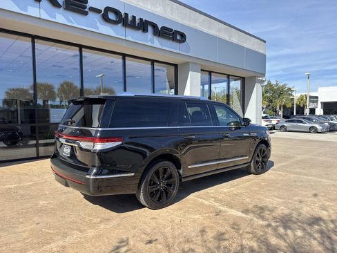Used 2024 Lincoln Navigator L Reserve image 3