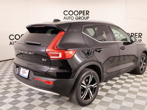 Used 2023 Volvo XC40 B4 Plus image 21