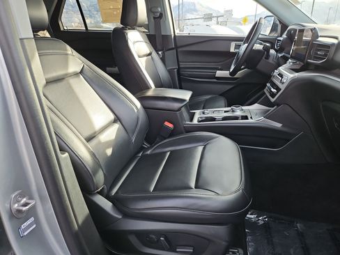 Used 2023 Ford Explorer XLT w/ Equipment Group 202A image 33