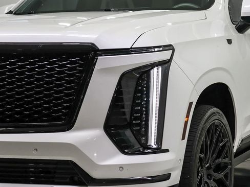 Used 2025 Cadillac Escalade Sport Platinum w/ LPO, Floor Liner Package AWD/4WD image 7
