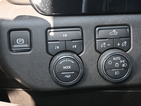 Used 2026 Chevrolet Silverado 2500 LT w/ Safety Package AWD/4WD image 18