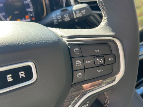 Used 2022 Jeep Wagoneer Series II w/ Premium Group I image 16