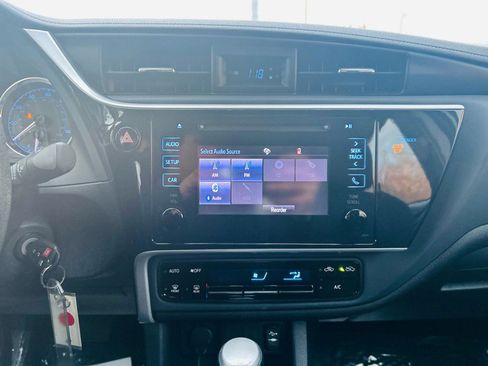 Used 2018 Toyota Corolla LE image 19