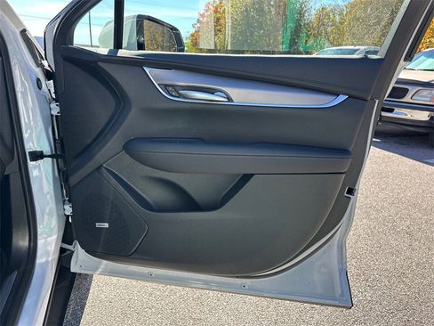 New 2026 Cadillac XT5 Luxury image 14