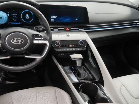 Used 2024 Hyundai Elantra Limited image 22