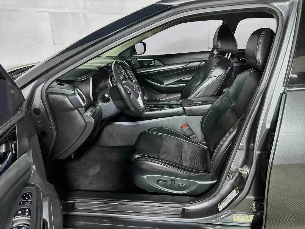 Used 2021 Nissan Maxima 3.5 SV w/ Floor Mat Group FWD image 11