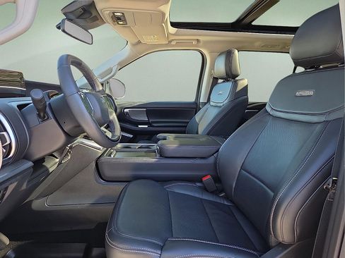 Used 2025 Ford Expedition Platinum AWD/4WD image 15