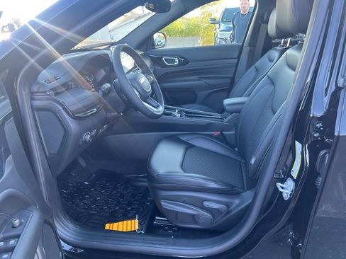 New 2026 Jeep Compass Latitude image 17