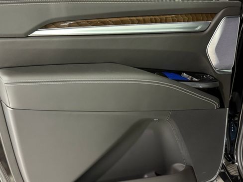 New 2025 Cadillac Escalade ESV Premium Luxury Platinum image 46