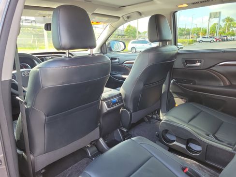 Used 2016 Toyota Highlander Limited AWD/4WD image 12