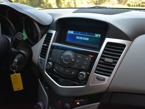 Used 2015 Chevrolet Cruze LT image 19