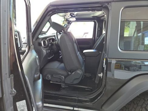 Used 2019 Jeep Wrangler Sport w/ Quick Order Package 23S AWD/4WD image 38