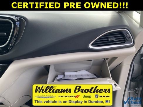 Certified 2024 Chrysler Pacifica Touring-L image 35