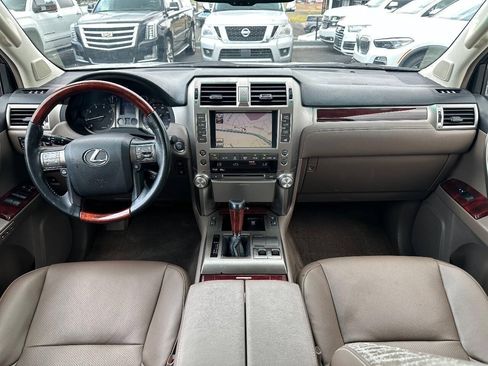 Used 2011 Lexus GX 460 w/ Comfort Plus Pkg AWD/4WD image 16
