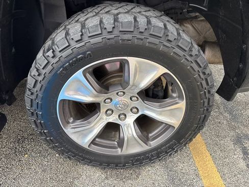 Used 2019 RAM 1500 Laramie AWD/4WD image 10