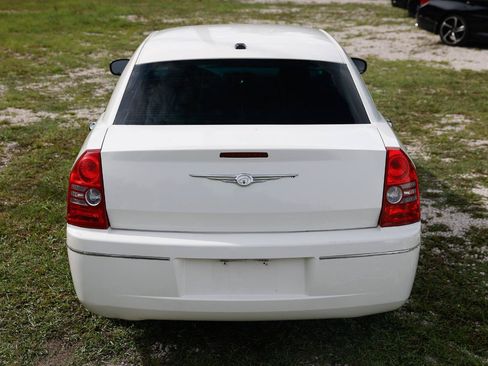 Used 2010 Chrysler 300 Touring RWD image 9