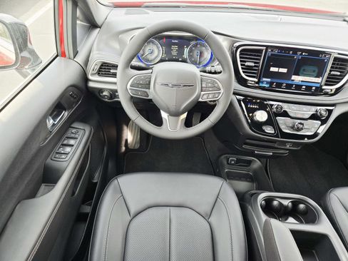 New 2026 Chrysler Pacifica Select image 10