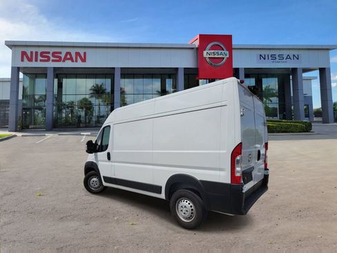 Used 2025 RAM ProMaster 2500 w/ Convenience Group FWD image 4