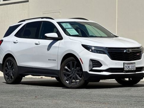 Used 2023 Chevrolet Equinox RS FWD image 2