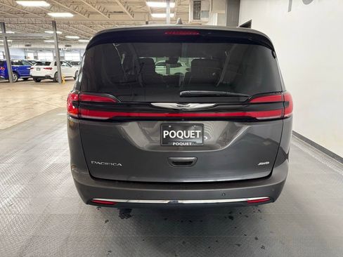 Used 2021 Chrysler Pacifica Touring-L w/ Uconnect Theater Family Group image 5