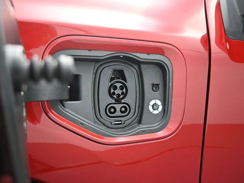 Used 2024 Ford F150 Lightning XLT image 37