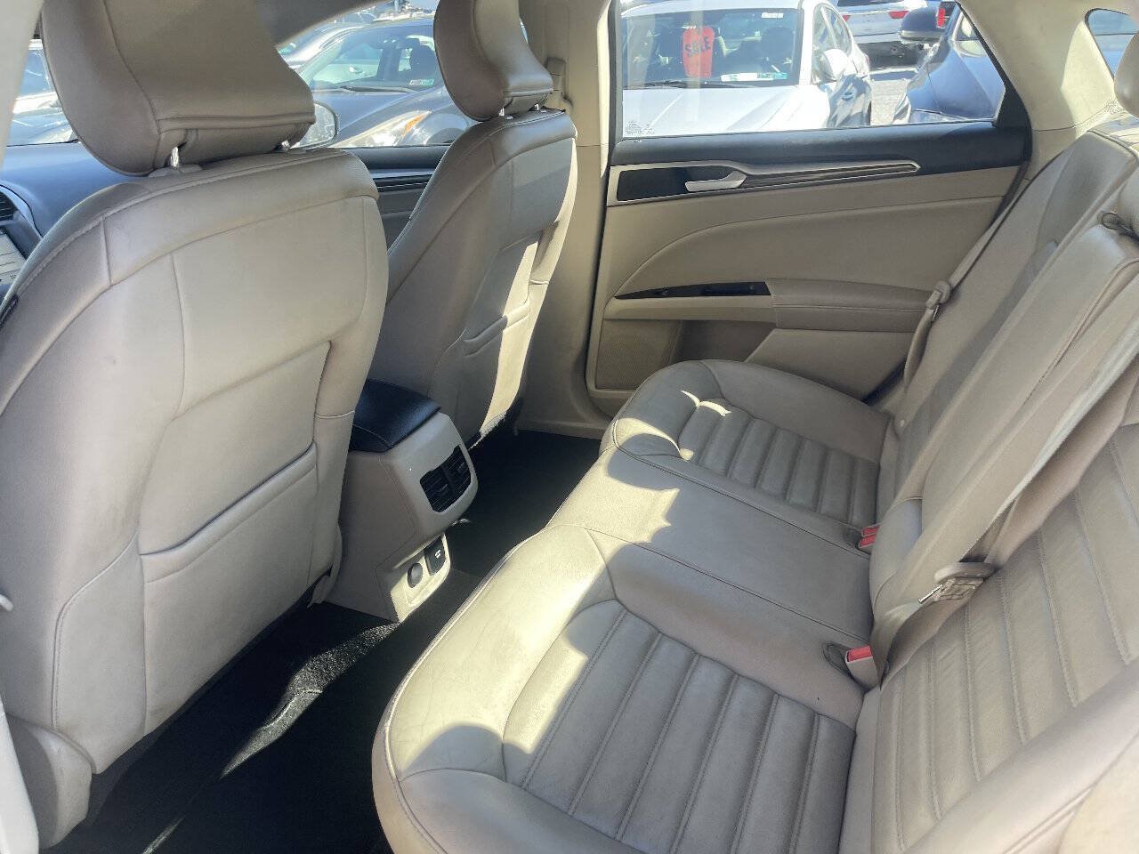 Used 2017 Ford Fusion SE w/ Fusion SE Technology Package AWD/4WD image 17