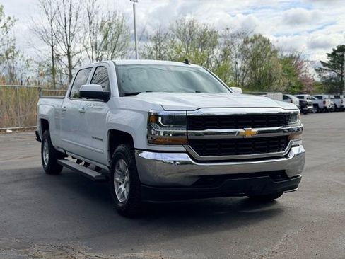 Used 2018 Chevrolet Silverado 1500 LT w/ Trailering Package AWD/4WD image 2