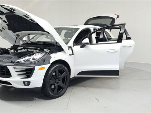 Used 2018 Porsche Macan Sport Edition image 9