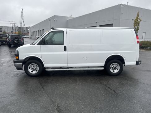 Used 2024 GMC Savana 2500 w/ Driver Convenience Package image 7