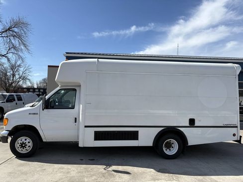 Used 2006 Ford E-450 and Econoline 450 image 1