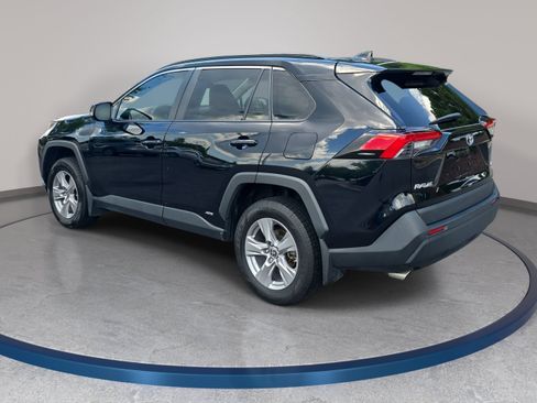 Used 2024 Toyota RAV4 LE AWD/4WD image 7