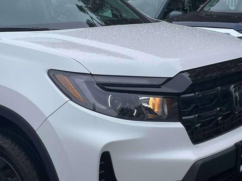 Certified 2024 Honda Ridgeline Sport image 9